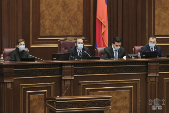 НС приняло в первом чтении законопроект об отмене конституционного референдума